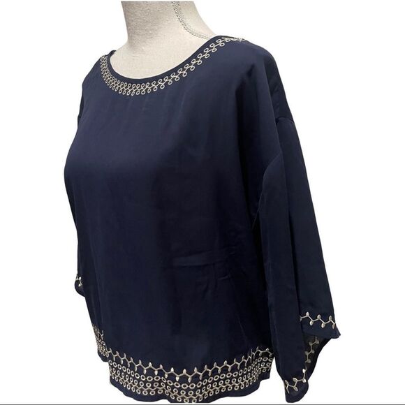 MONTEAU lightweight crop top w/ stitched designs and loose fit sleeves - Picture 4 of 8